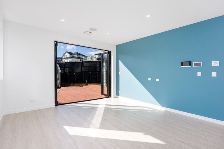 Photo of property in 13 Franheim Crescent, Orewa, 0931