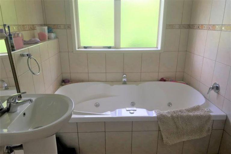 Photo of property in 251a Hill Road, The Gardens, Auckland, 2105