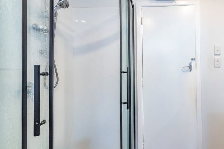 Photo of property in 2/98 Mathesons Road, Phillipstown, Christchurch, 8011