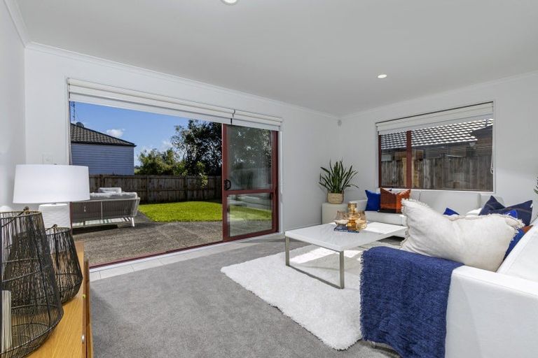 Photo of property in 10 Marbella Crescent, Oteha, Auckland, 0632