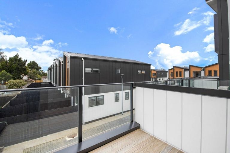 Photo of property in 24 Red Arches Road, Henderson, Auckland, 0610