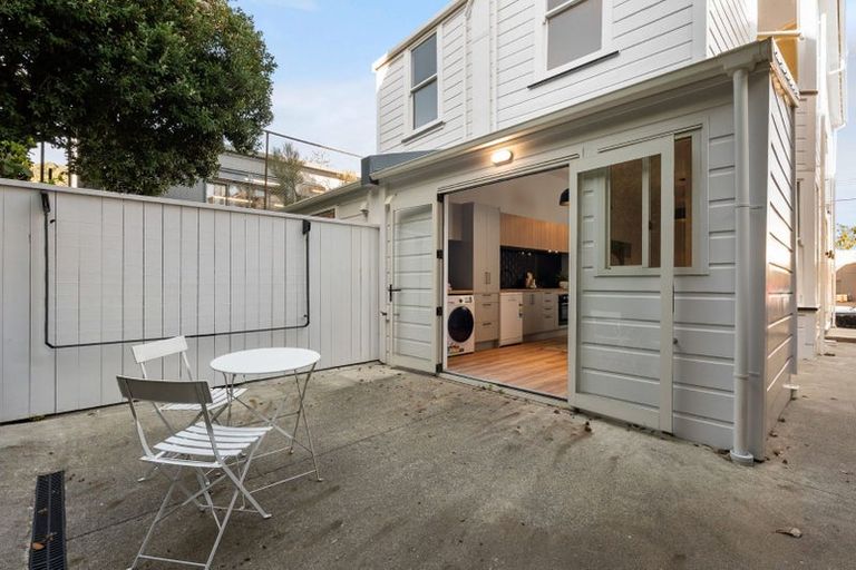 Photo of property in 23 Elizabeth Street, Mount Victoria, Wellington, 6011
