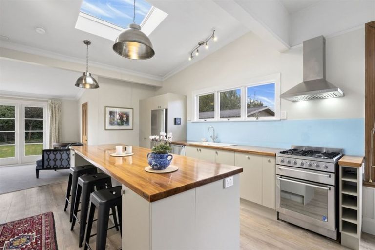 Photo of property in 17 Martin Avenue, Beckenham, Christchurch, 8023