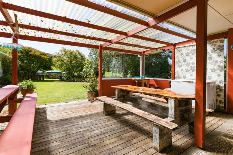 Photo of property in 1035 Kairakau Road, Kairakau, Havelock North, 4295