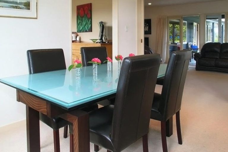 Photo of property in 6 Doon Grove, Papakowhai, Porirua, 5024