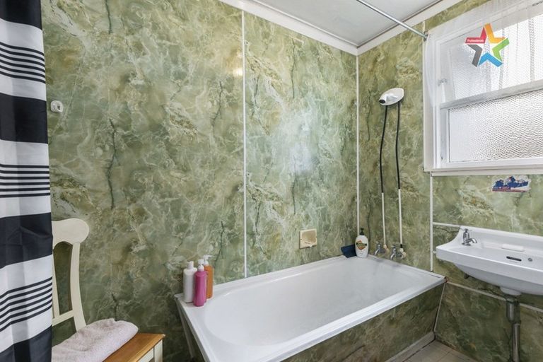 Photo of property in 17 Gibson Crescent, Naenae, Lower Hutt, 5011