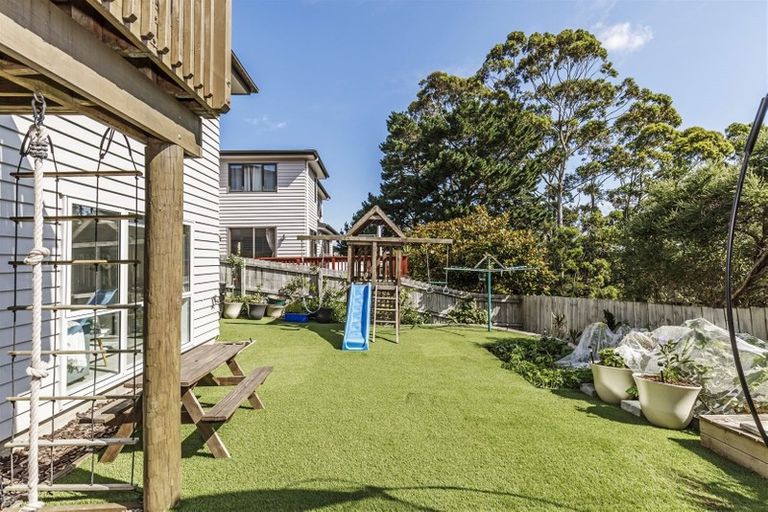 Photo of property in 88 Rising Parade, Fairview Heights, Auckland, 0632