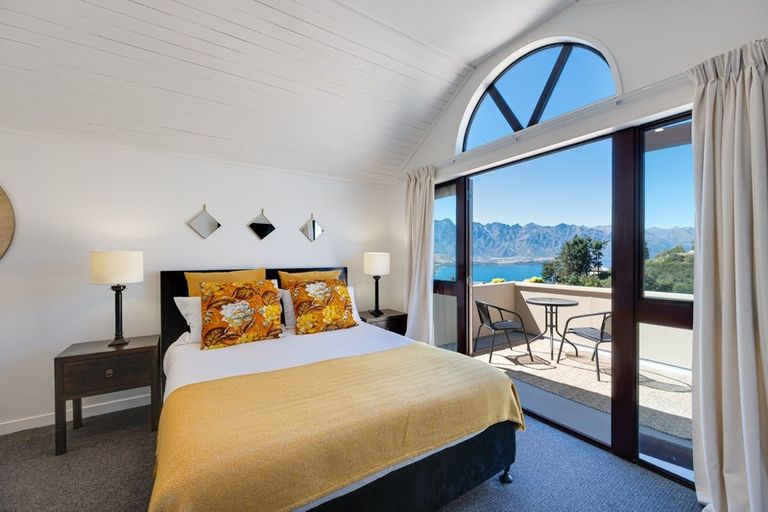 Photo of property in 12 Greenstone Place, Fernhill, Queenstown, 9300