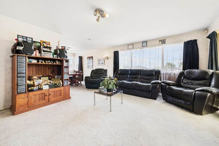 Photo of property in 19 Balgowan Terrace, Conifer Grove, Takanini, 2112