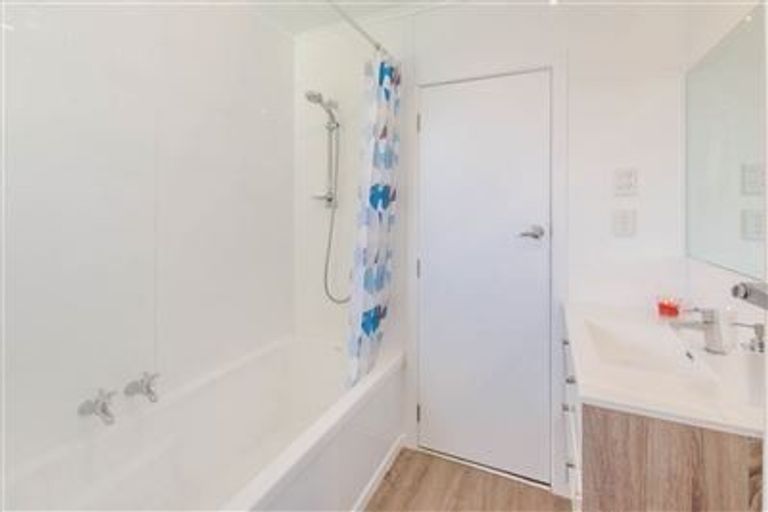 Photo of property in 8 Brazier Grove, Paraparaumu, 5032