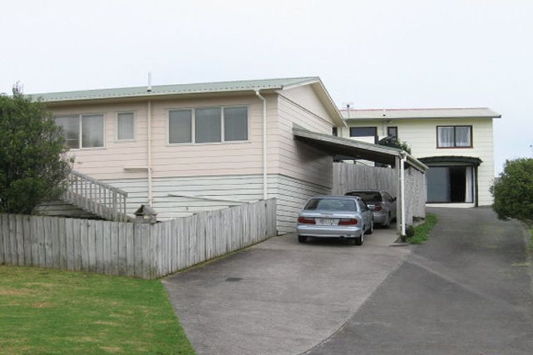 Photo of property in 12a Flaunty Place, West Harbour, Auckland, 0618