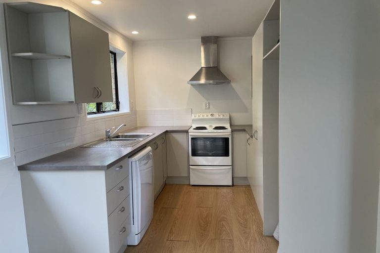 Photo of property in 2/84a Avonleigh Road, Green Bay, Auckland, 0604