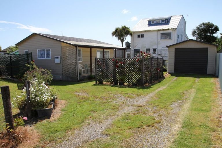 Photo of property in 4 Cook Street, Carters Beach, Westport, 7825
