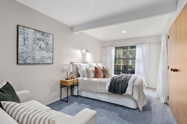 Photo of property in 7b Elgin Place, Red Beach, 0932