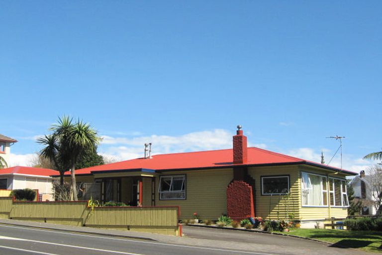Photo of property in 98 Eliot Street, New Plymouth, 4310