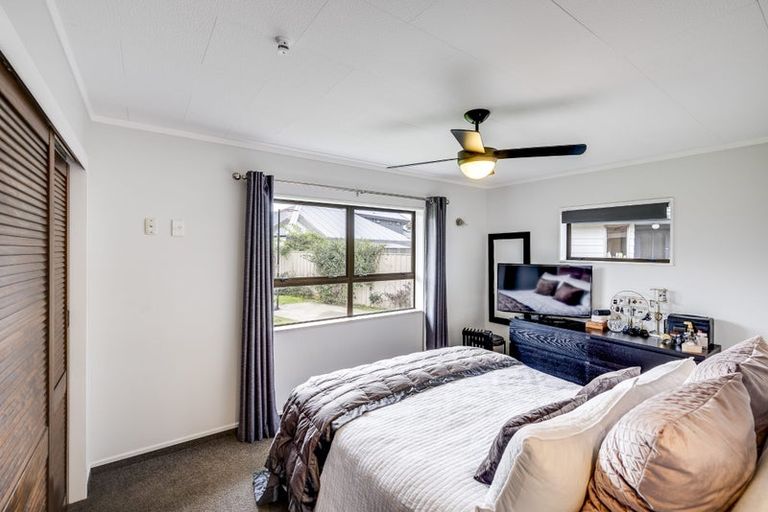 Photo of property in 4 Hetley Crescent, Taradale, Napier, 4112