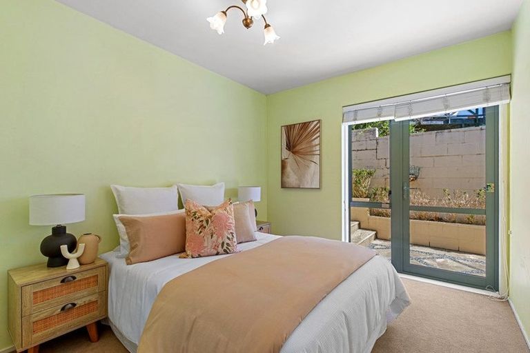 Photo of property in 4 Saddleback Rise, Murrays Bay, Auckland, 0630