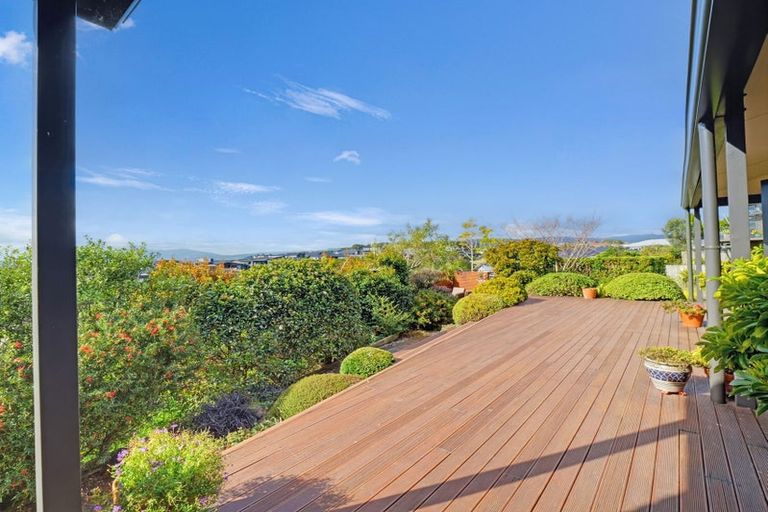 Photo of property in 71 Ruapehu Drive, Fitzherbert, Palmerston North, 4410