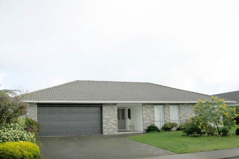 Photo of property in 3 Oakwood Grove, Paraparaumu Beach, Paraparaumu, 5032