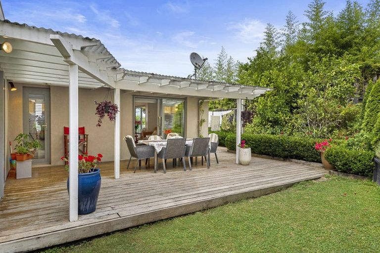 Photo of property in 2/23 Parr Terrace, Castor Bay, Auckland, 0620