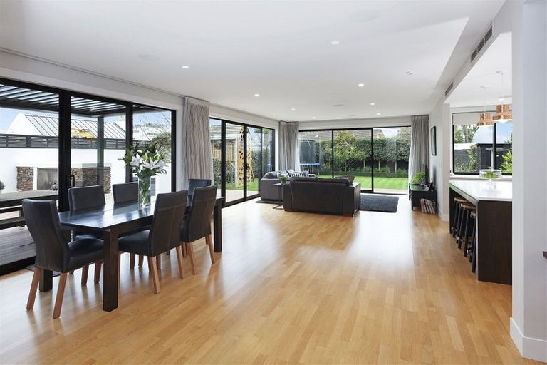 Photo of property in 28 Devonport Lane, St Albans, Christchurch, 8014