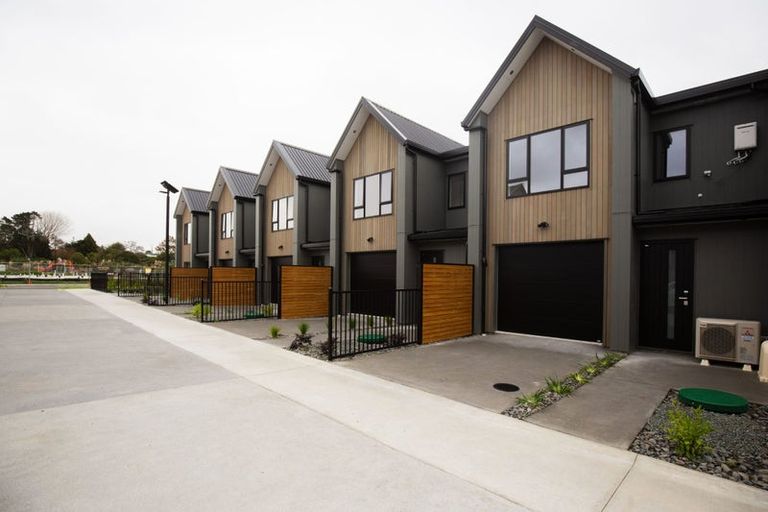 Photo of property in 122 Vintry Drive, Kumeu, 0810