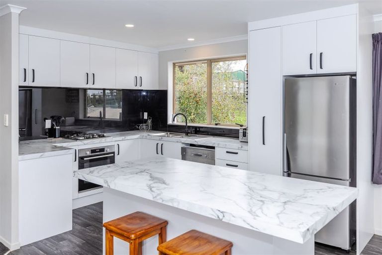 Photo of property in 33 Antrim Place, Nawton, Hamilton, 3200