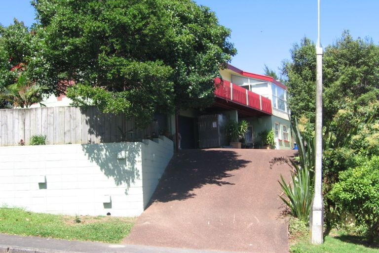 Photo of property in 2/20 Pemberton Avenue, Bayview, Auckland, 0629