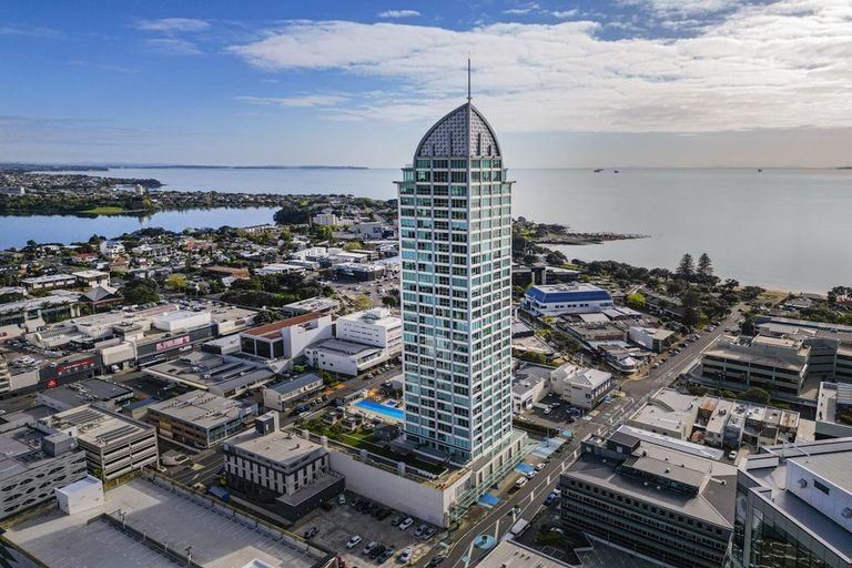 Photo of property in Sentinel Apartments, 905/3 Northcroft Street, Takapuna, Auckland, 0622