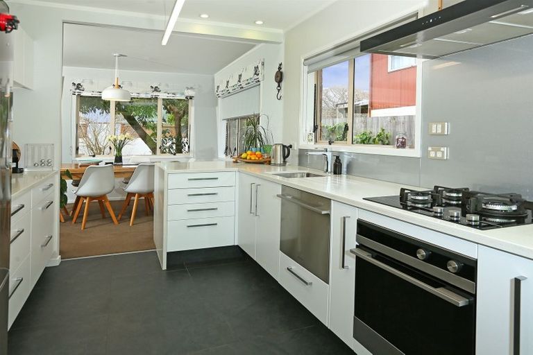 Photo of property in 5 Taitua Drive, Te Atatu South, Auckland, 0610