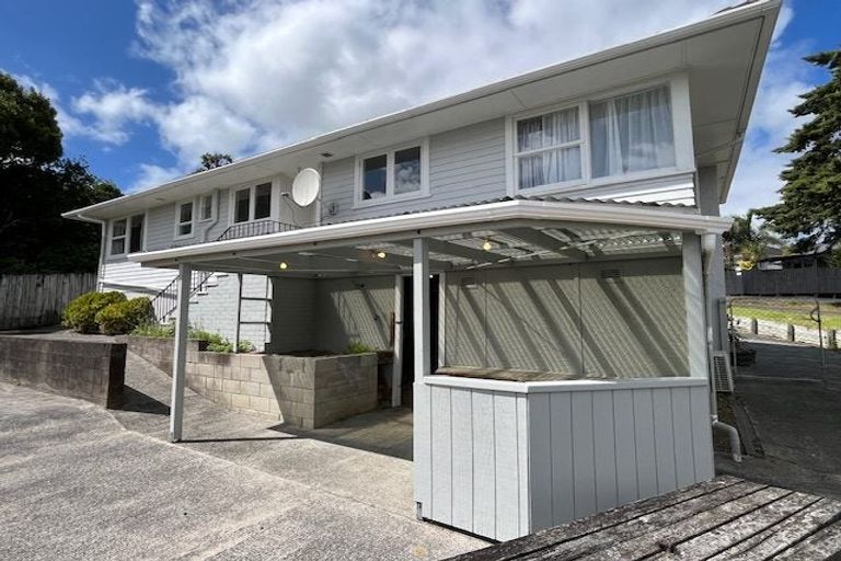 Photo of property in 11 Thomas Rea Place, Te Atatu South, Auckland, 0610