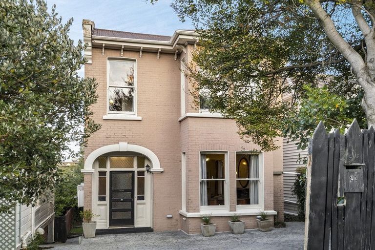 Photo of property in 81 Manor Place, Dunedin Central, Dunedin, 9016