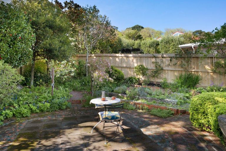 Photo of property in 35 Rimu Road, Kelburn, Wellington, 6012