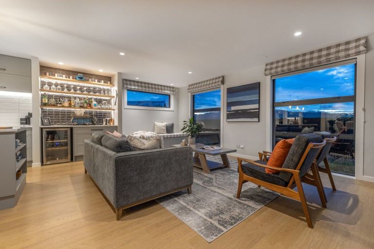 Photo of property in 14 Rotorua Grove, Aotea, Porirua, 5024