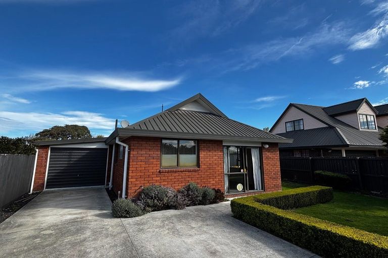 Photo of property in 2/41 Beauford Place, Parklands, Christchurch, 8083