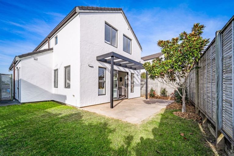 Photo of property in 1/64 Schnapper Rock Road, Schnapper Rock, Auckland, 0632