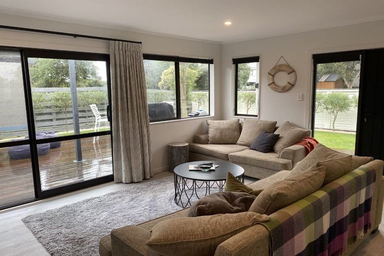 Photo of property in 38 Eruini Street, Waikanae Beach, Waikanae, 5036