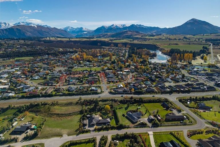 Photo of property in 10 Jack Young Place, Albert Town, Wanaka, 9305