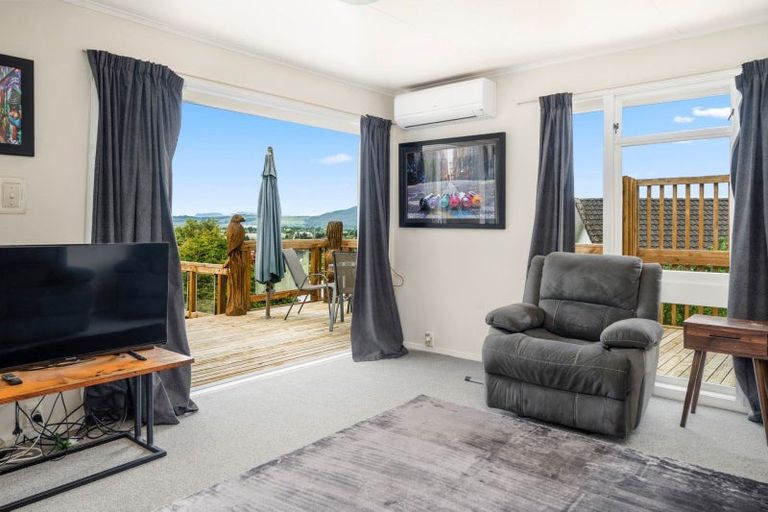 Photo of property in 10 Takahe Place, Selwyn Heights, Rotorua, 3015