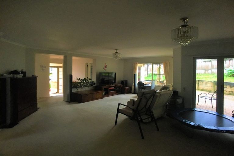 Photo of property in 15 Westminster Gardens, Unsworth Heights, Auckland, 0632