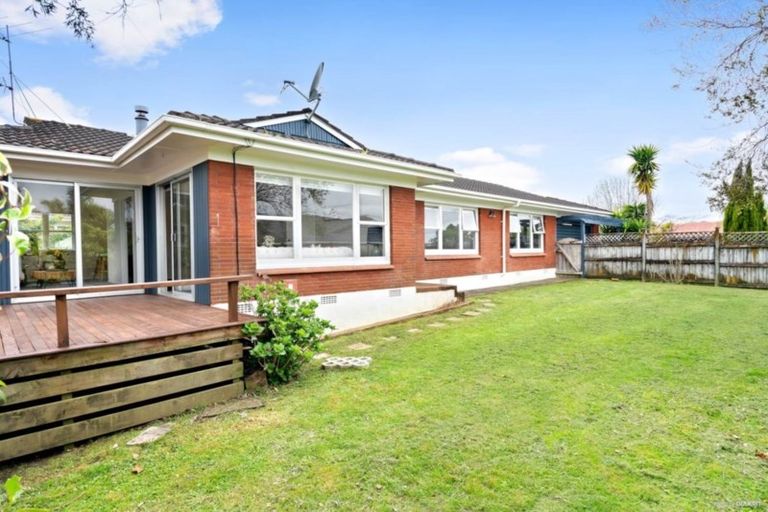 Photo of property in 36 Tupaki Place, Pakuranga Heights, Auckland, 2010