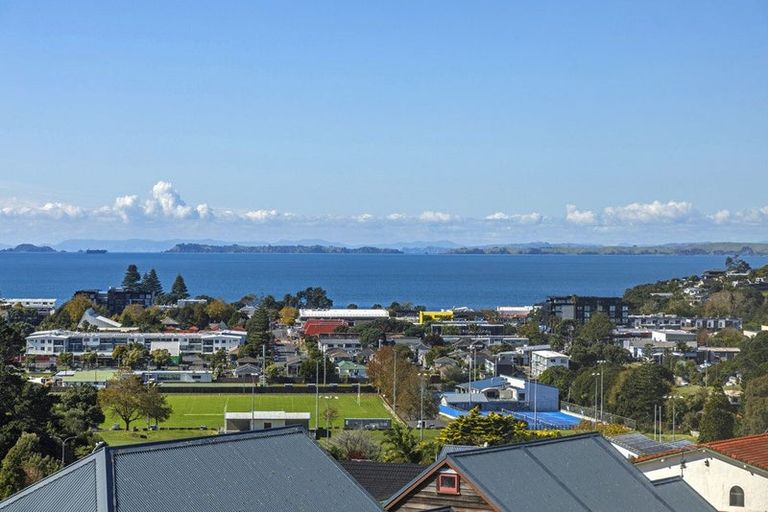 Photo of property in 2a Robin Lane, Browns Bay, Auckland, 0630