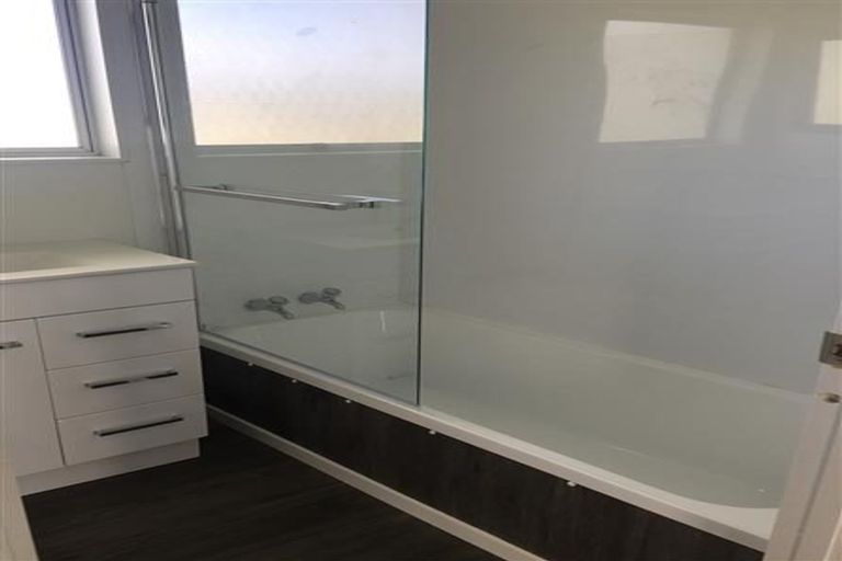 Photo of property in 2/119 Flat Bush Road, Clover Park, Auckland, 2023