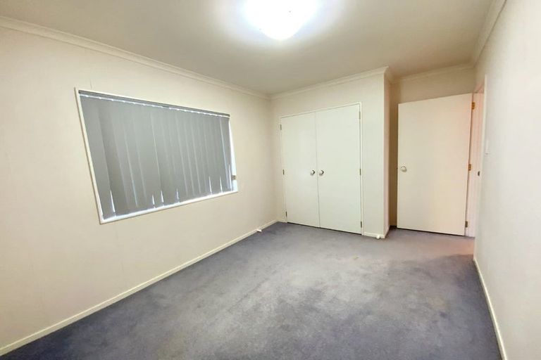 Photo of property in 11 Newbegin Place, Weymouth, Auckland, 2103