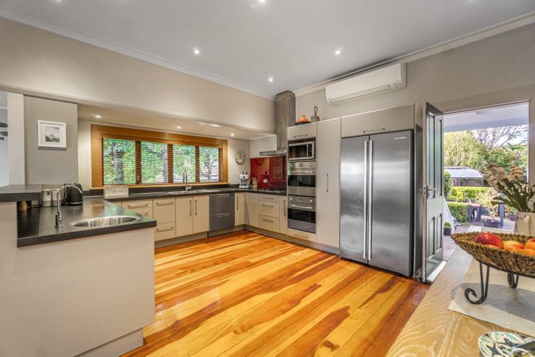 Photo of property in 6 Waterfront Road, Mangere Bridge, Auckland, 2022