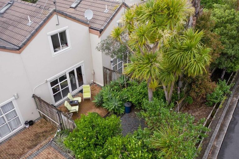 Photo of property in 3/57 Gladstone Road, Northcote, Auckland, 0627
