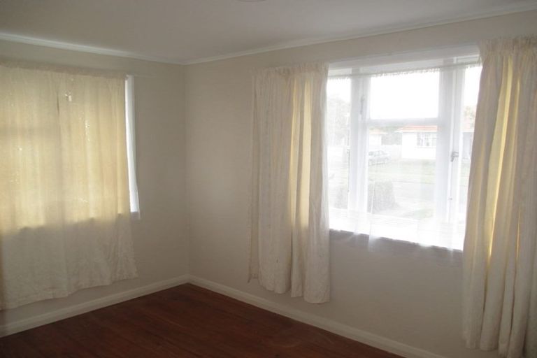 Photo of property in 5 Douglas Crescent, Fairfield, Hamilton, 3214
