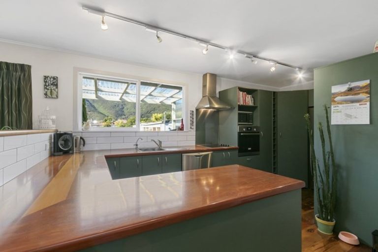 Photo of property in 60 Westminster Road, Wainuiomata, Lower Hutt, 5014