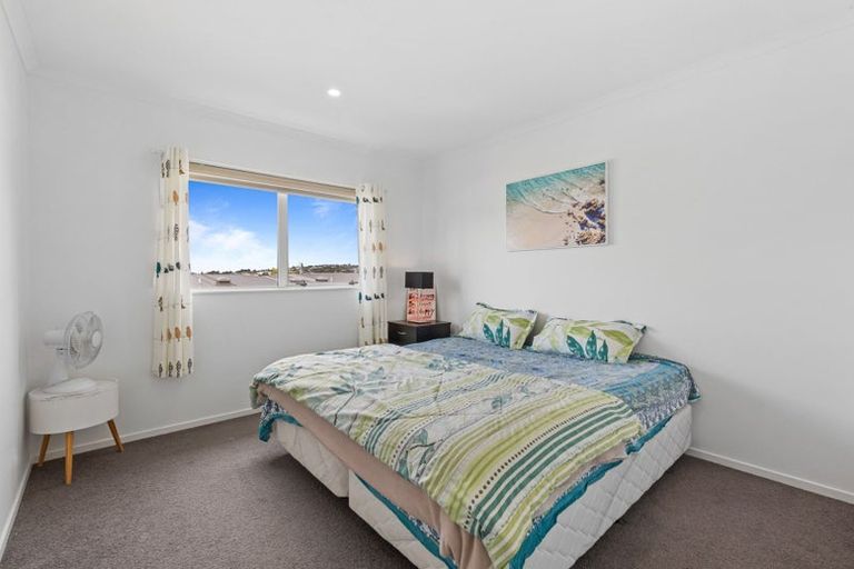 Photo of property in 54 Vincent Mcgrath Crescent, Swanson, Auckland, 0614