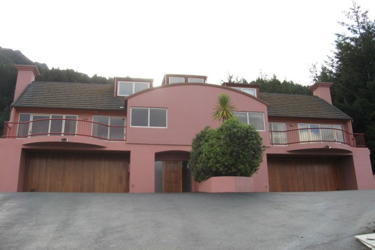 Photo of property in 14a Von Place, Fernhill, Queenstown, 9300